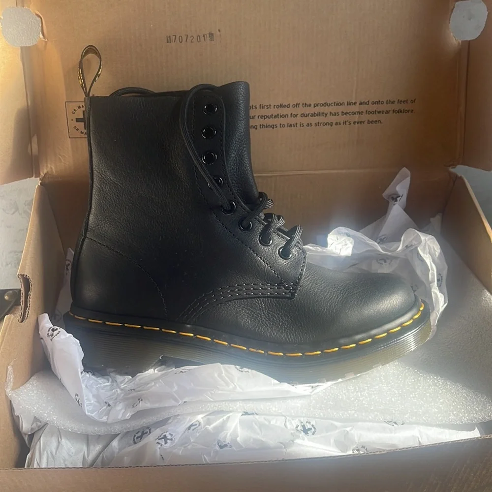 DR. MARTENS - Picture 3 of 4